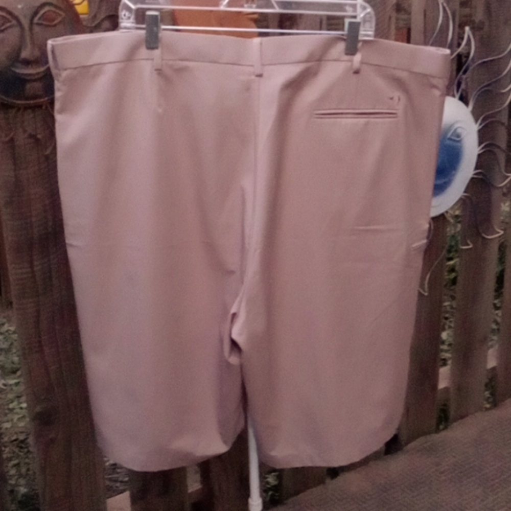 Men Dressy. shorts Not much stretch.size 46 Cream color. Good condition.